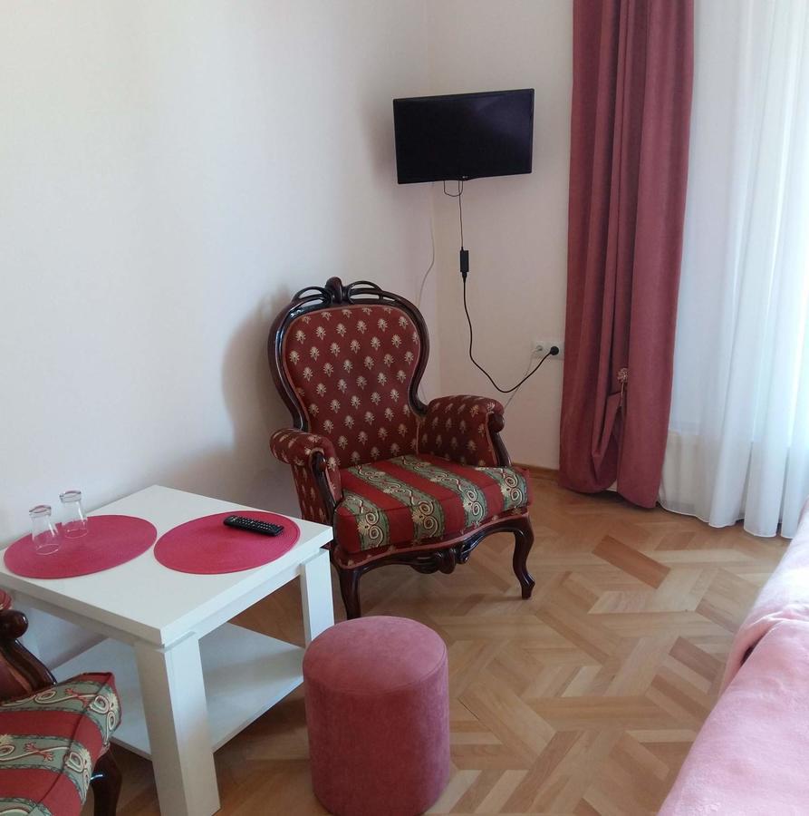 Hotel Renesans Тбилиси Екстериор снимка