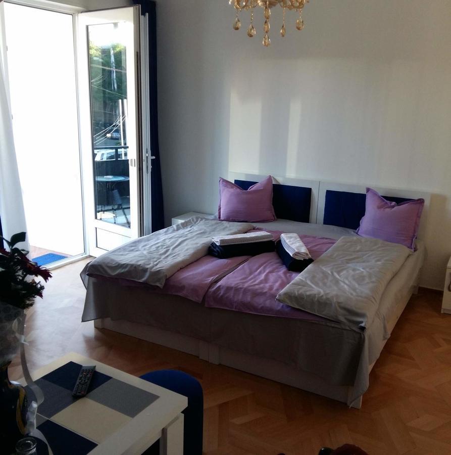 Hotel Renesans Тбилиси Екстериор снимка