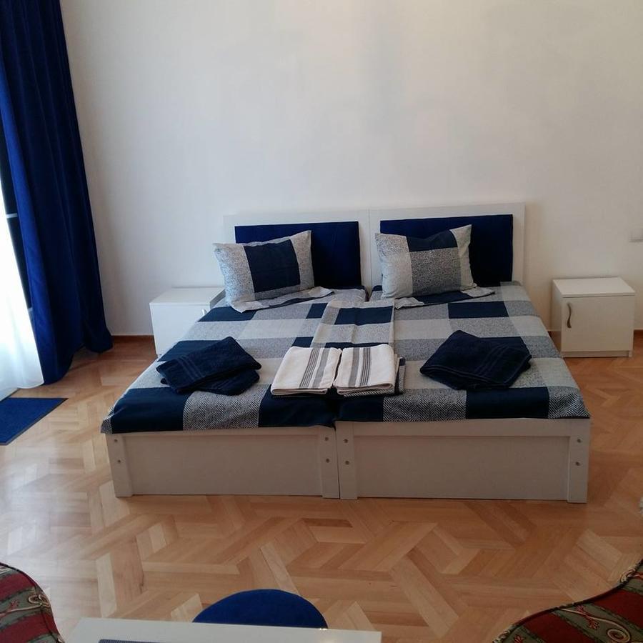 Hotel Renesans Тбилиси Екстериор снимка