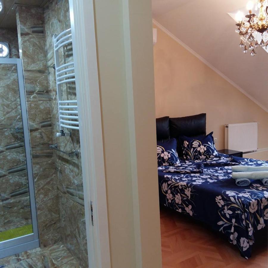 Hotel Renesans Тбилиси Екстериор снимка