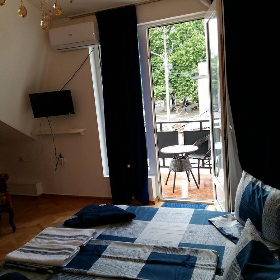 Hotel Renesans Тбилиси Екстериор снимка