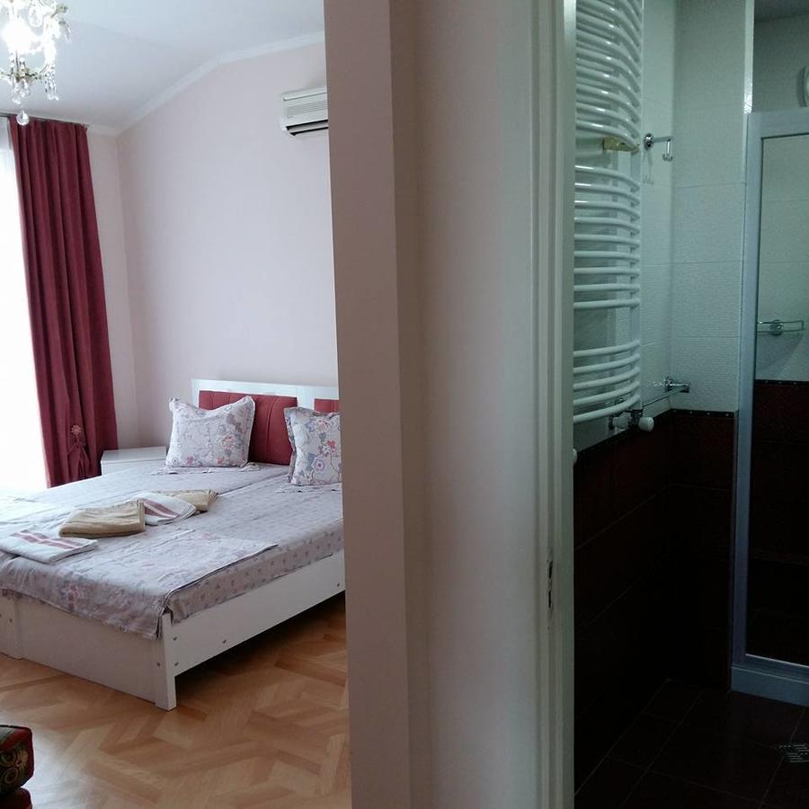 Hotel Renesans Тбилиси Екстериор снимка