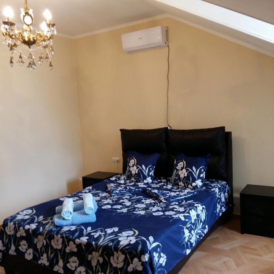 Hotel Renesans Тбилиси Екстериор снимка