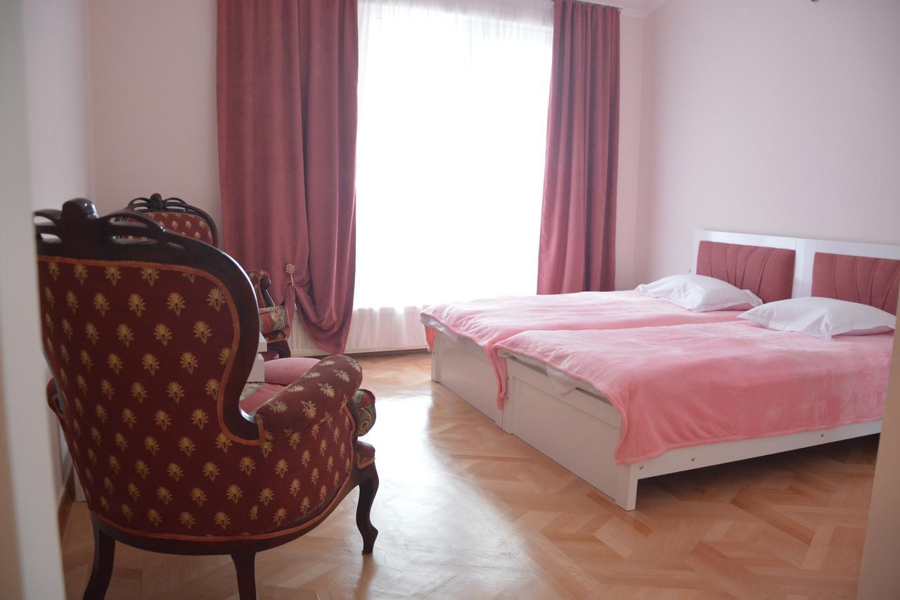 Hotel Renesans Тбилиси Екстериор снимка