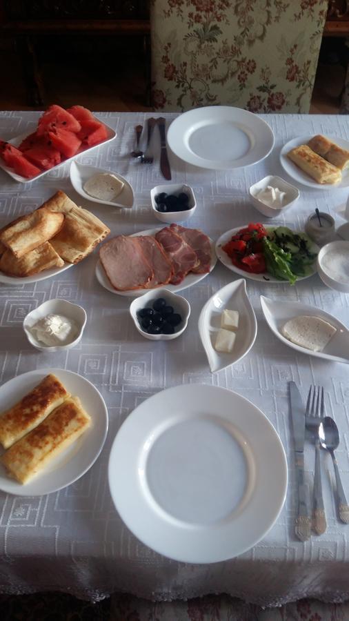 Hotel Renesans Тбилиси Екстериор снимка